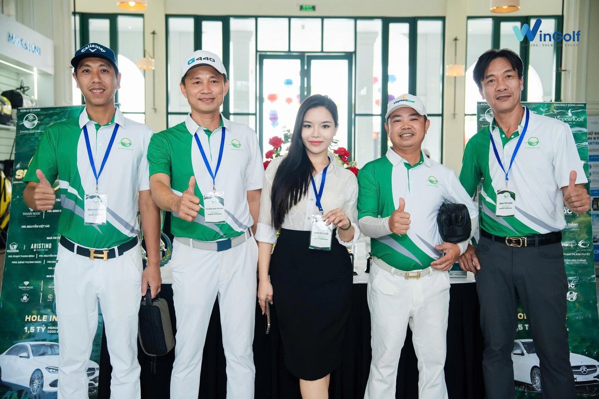 International golfers taking commemorative photos at a golf event in Vietnam