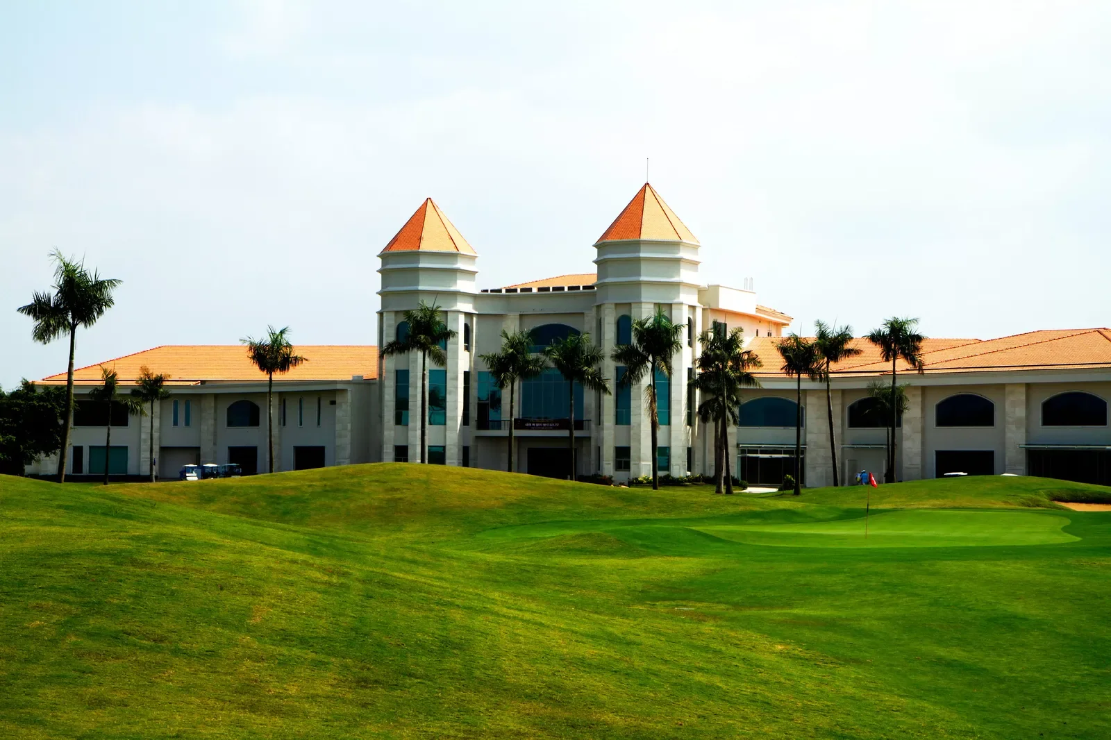 Emerald Country Club
