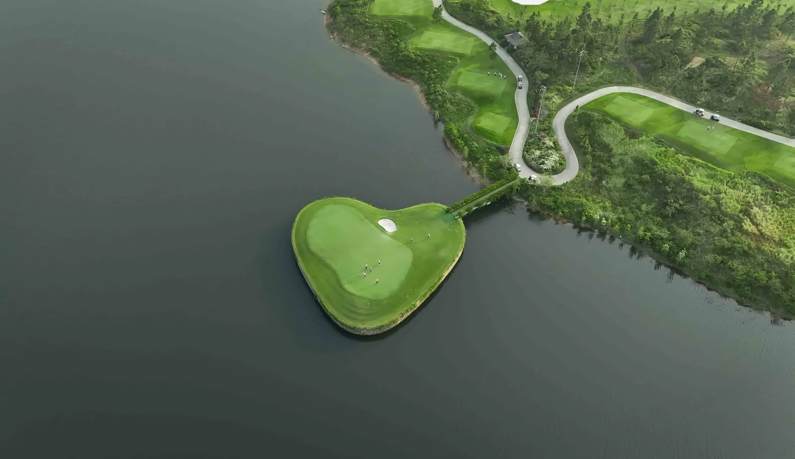 Tour Golf Hà Nội – Hạ Long Du Thuyền 8 Ngày 7 Đêm