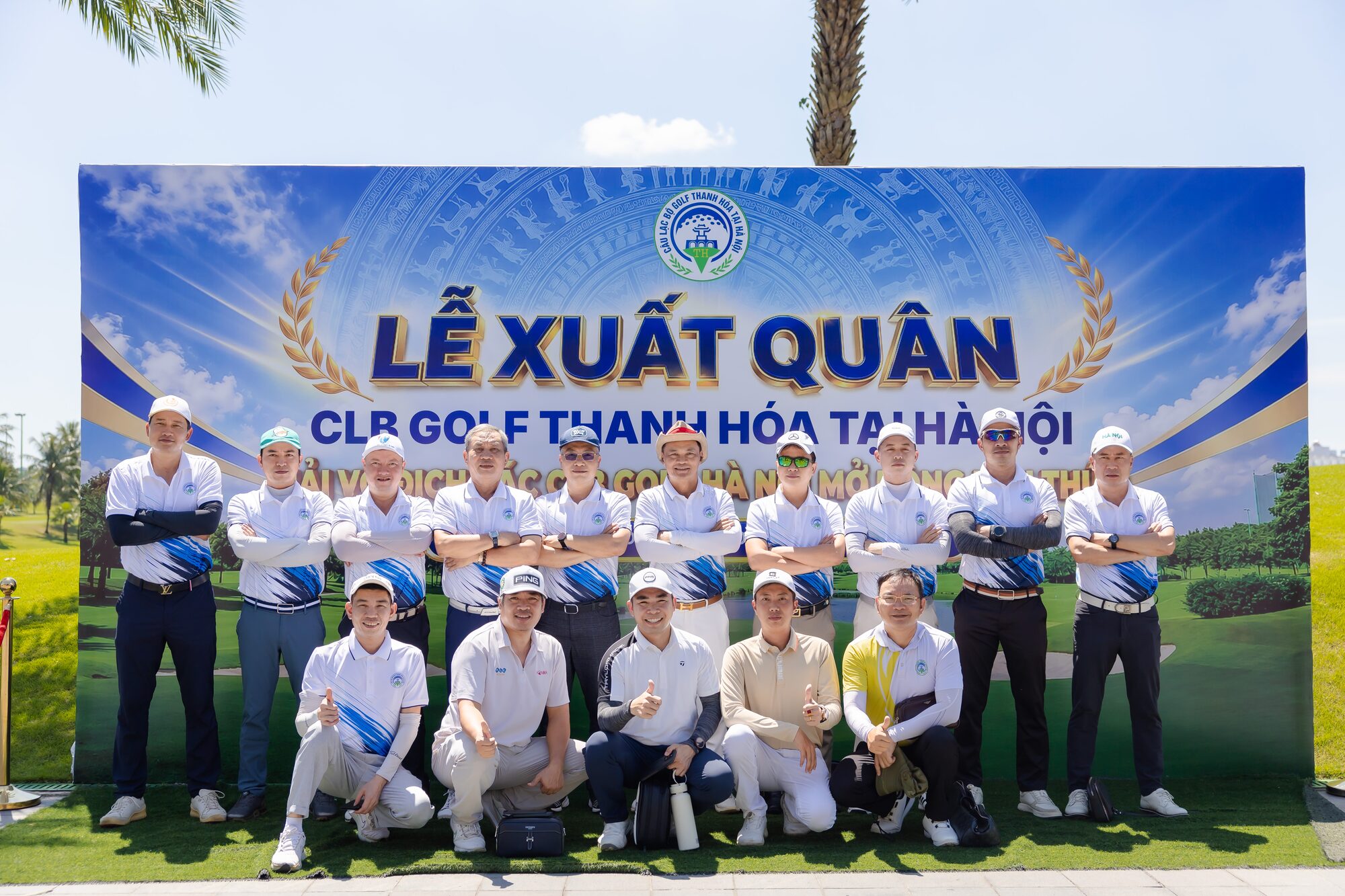 Các golfer CLB Golf Thanh Hóa tại Hà Nội chụp ảnh tập thể