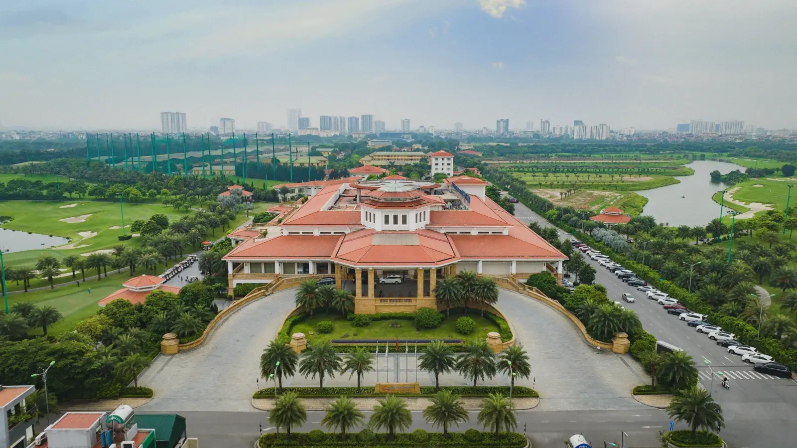 Tổ hợp sân golf Long Biên Hà Nội nhìn từ trên cao