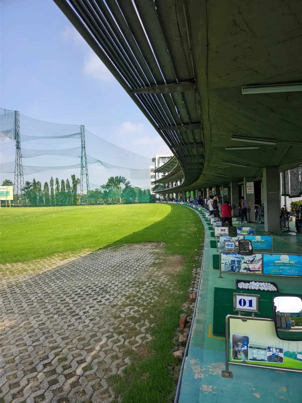 3D simulated golf room at Phuong Dong driving range, 2nd floor
