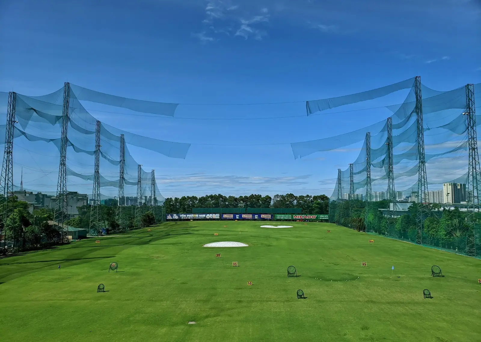 Overview of Phuong Dong driving range facilities in Nam Tu Liem