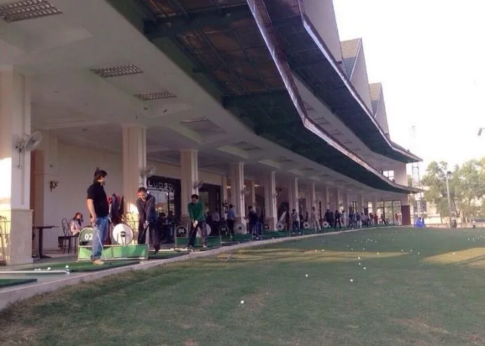 Sân tập golf Mipec Hà Nội với 52 làn đánh và khu dịch vụ đẳng cấp