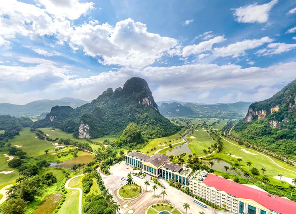 Clubhouse sân golf Phượng Hoàng sau nâng cấp 2026