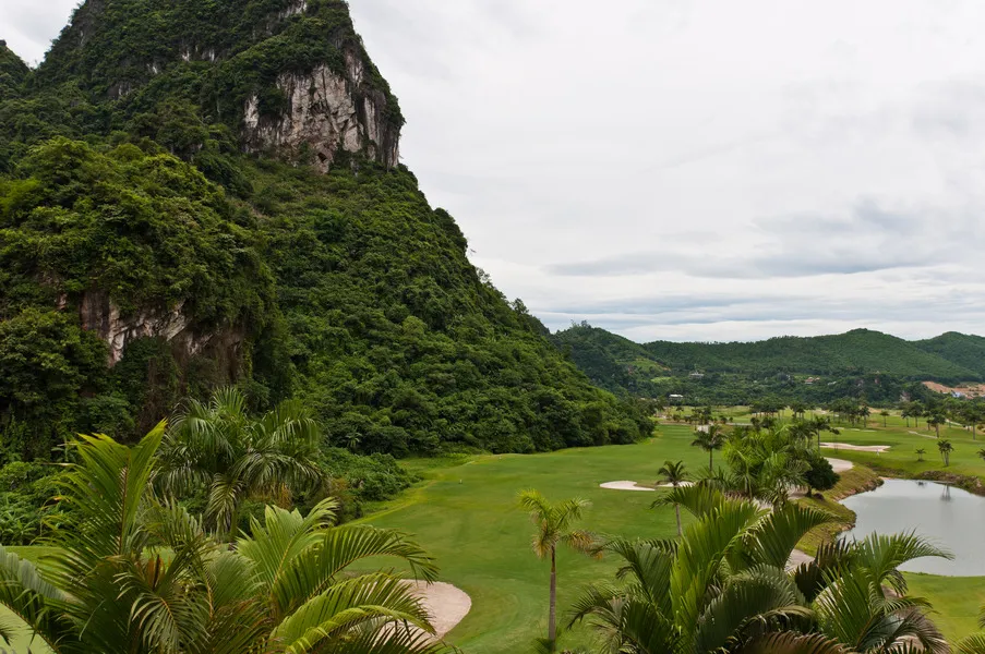 Hole signature Sân Rồng (Dragon Course) sân golf Phượng Hoàng