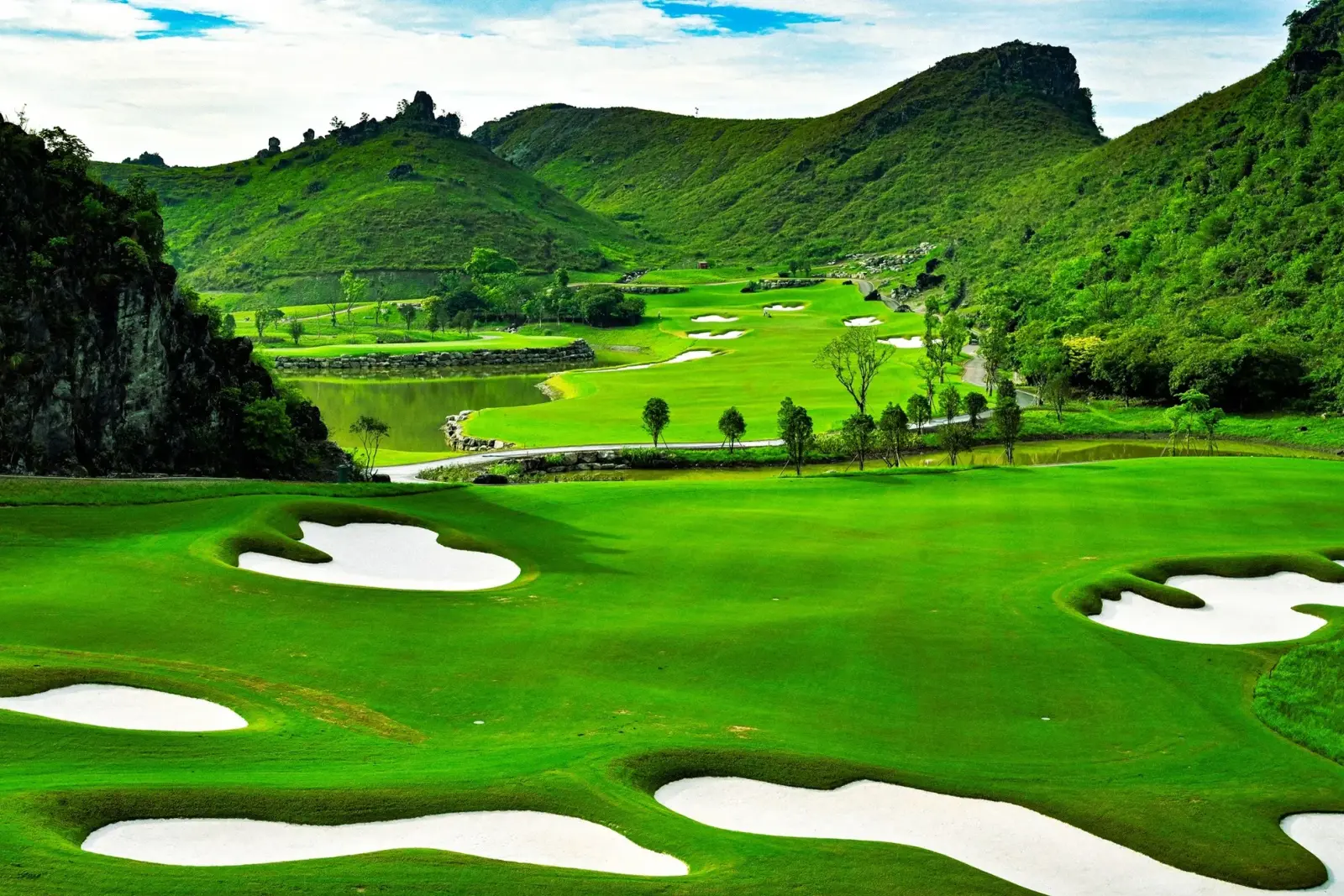 Vietnam Golf Vacation 14 Days: Ho Chi Minh – Danang – Hanoi